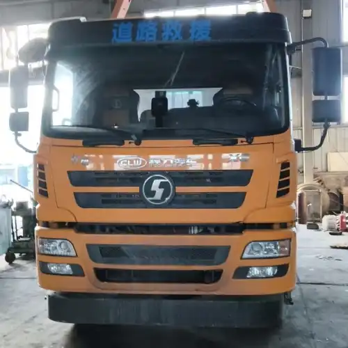 What are common symptoms of a failing urea pressure sensor?