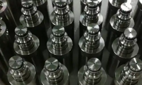 Energy-efficient pressure and temperature transmitters suitable for renewable energy projects